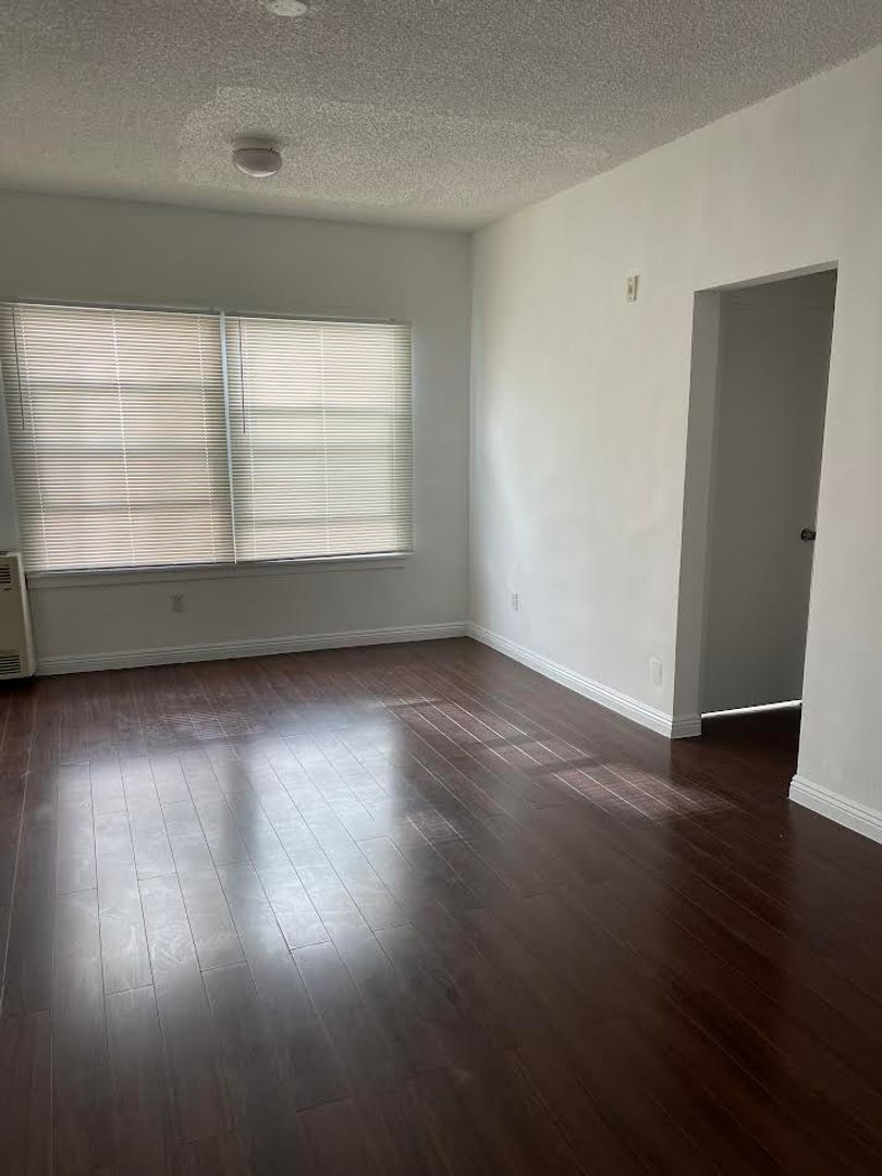Los Angeles Apartment: 724 Gramercy Pl.
