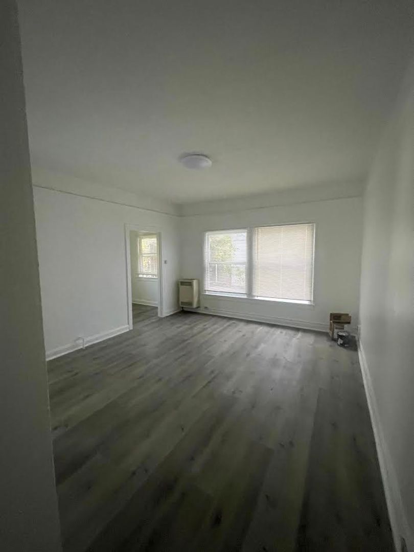 Los Angeles Apartment: 240 S. Catalina St