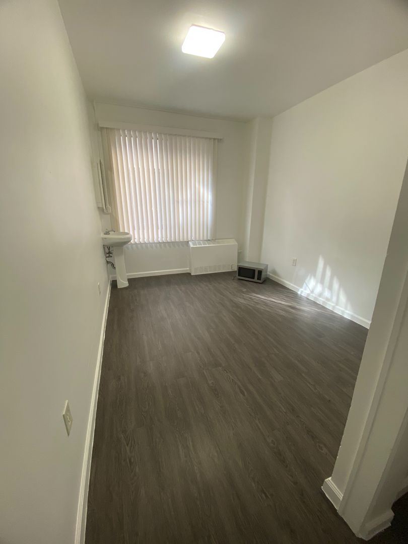 Los Angeles Apartment: 752 South Main