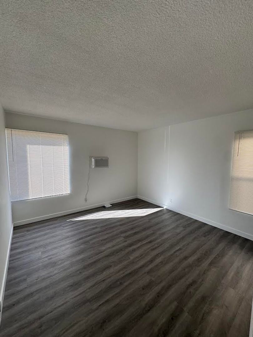 Los Angeles Apartment: 10475 National Blvd.