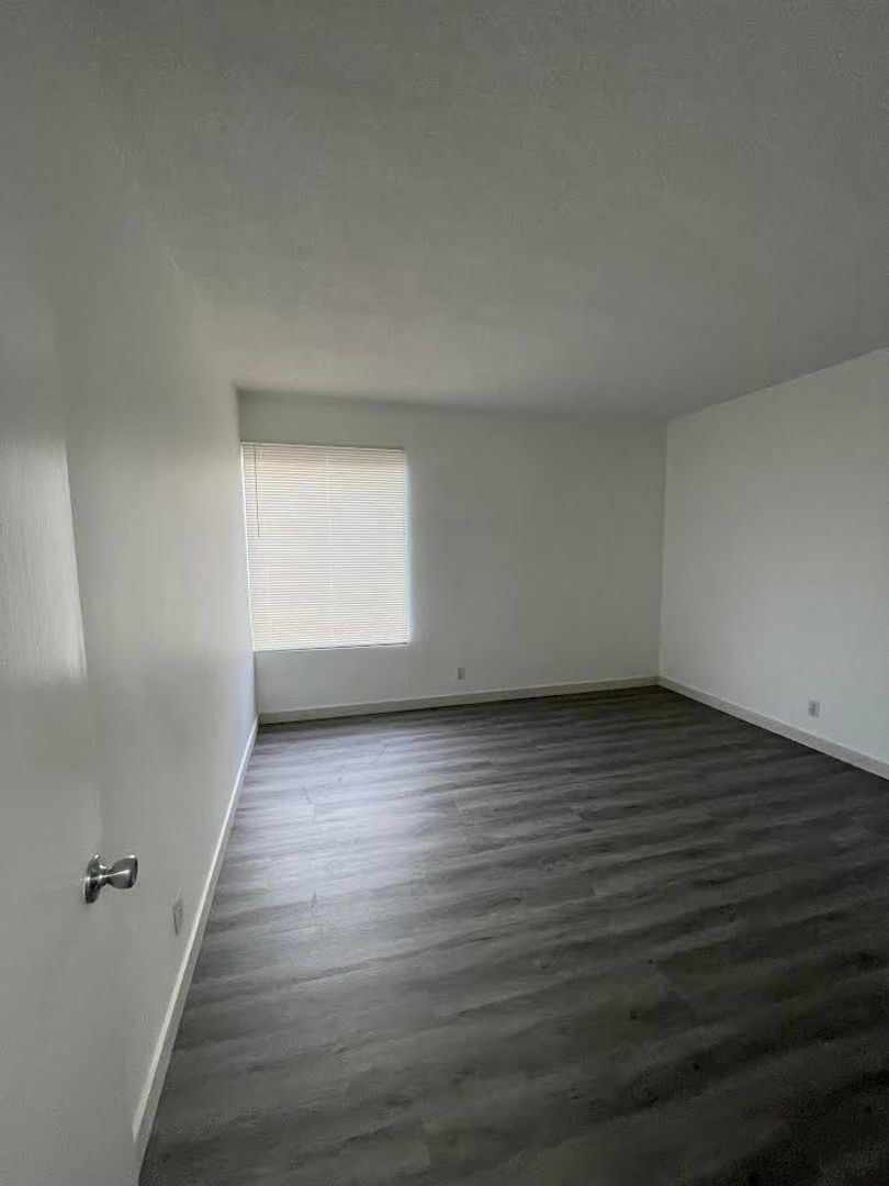 Los Angeles Apartment: 10475 National Blvd.