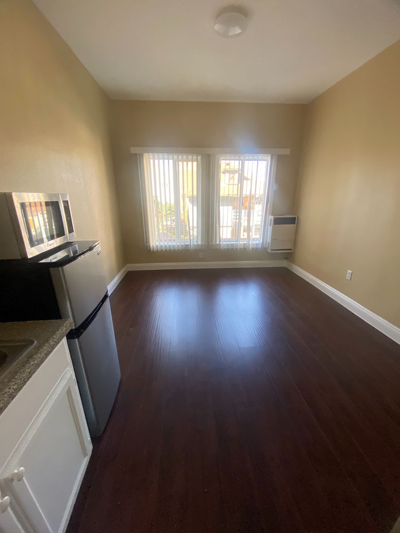 Los Angeles Apartment: 739 Garland Ave.