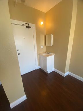Efficiency Studio Available - Shared bath/kitchen All utilities included $650