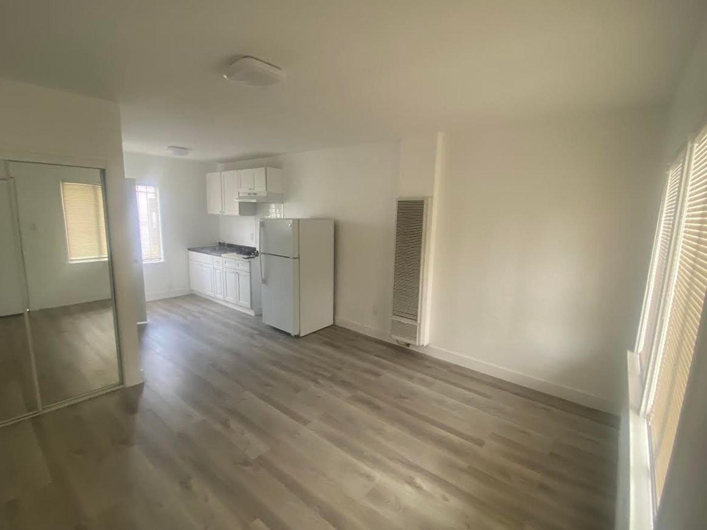 Los Angeles Apartment: 228 S. Lake St.