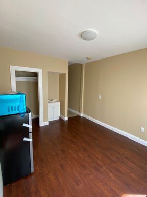 Efficiency studio $700 a month – photo 1