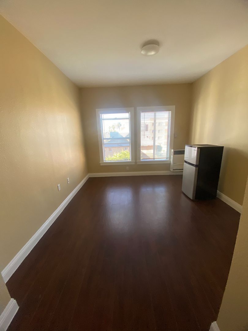 Los Angeles Apartment: 739 Garland Ave.