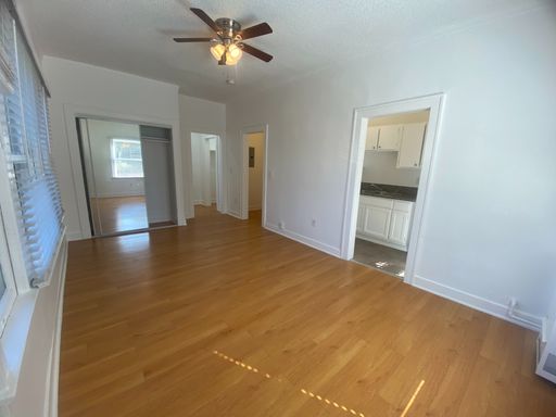 Beautiful studio by Koreatown with private bathroom ALL utilities included $1,150! – photo 1
