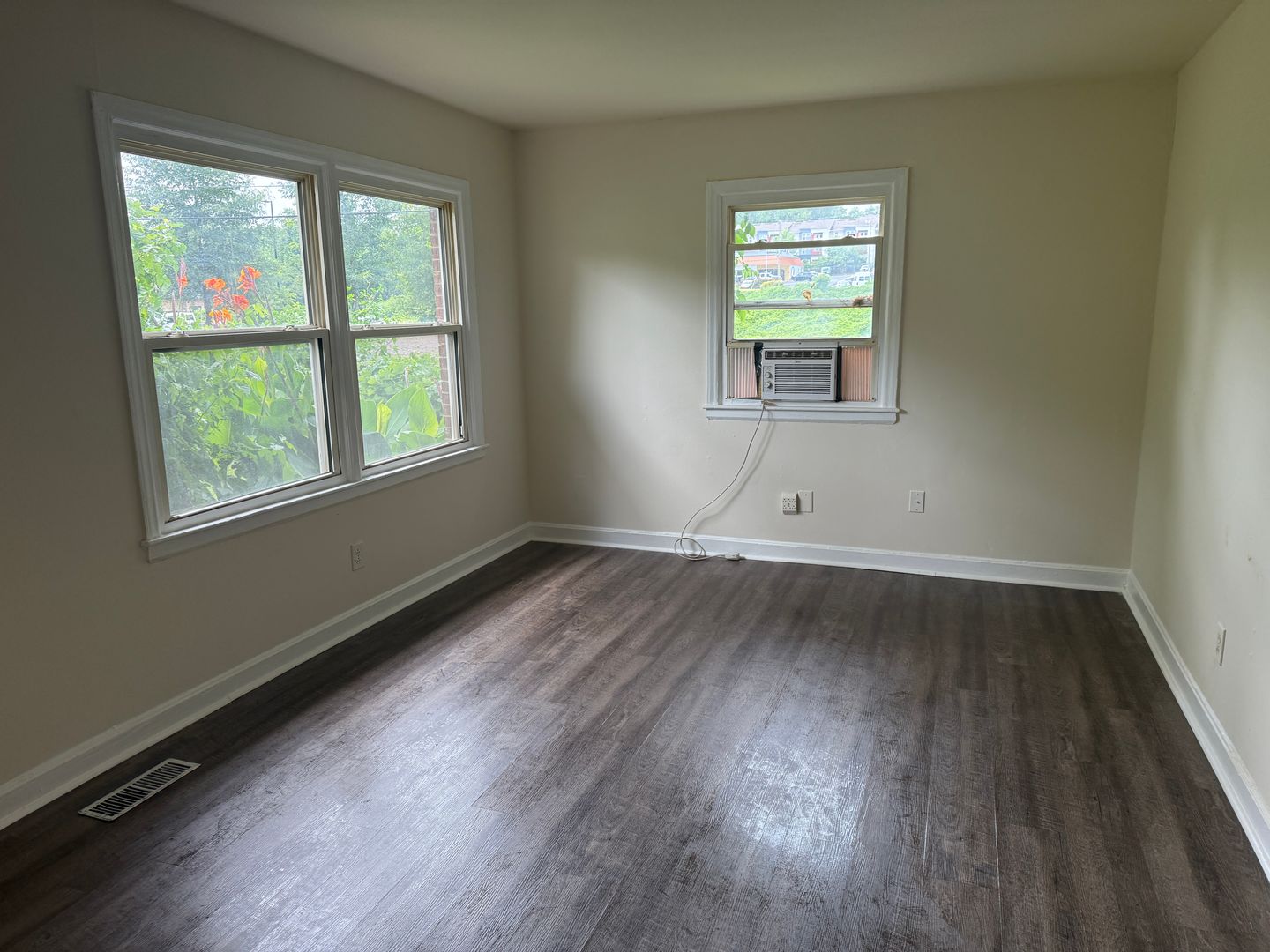 Charlotte House: 1520 Effingham Road