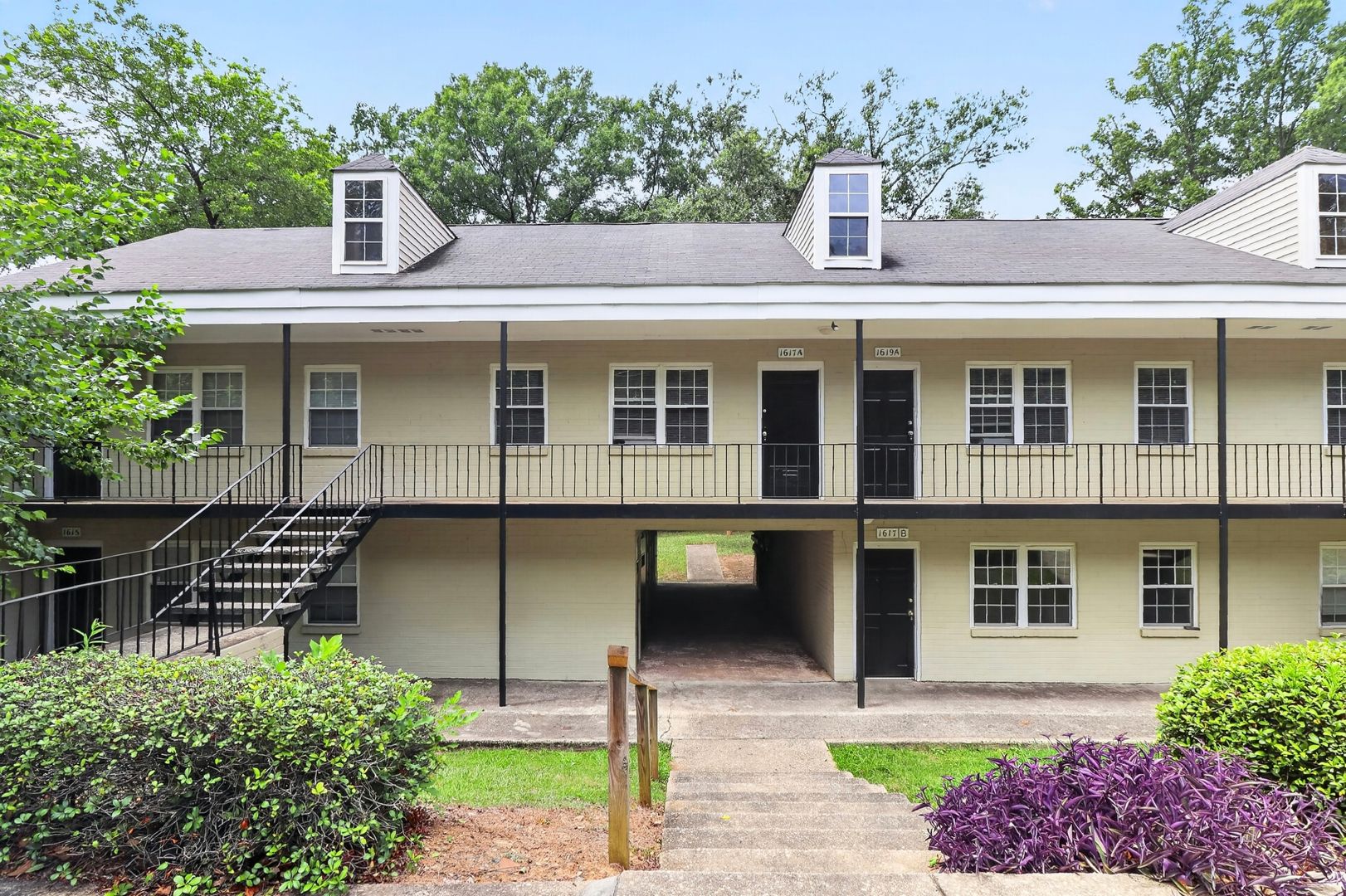 Charlotte House: 1617-B Fulton Avenue