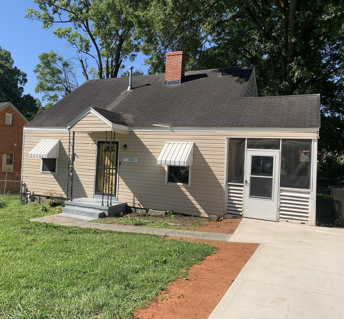 Charlotte House: 1425 Kimberly Road
