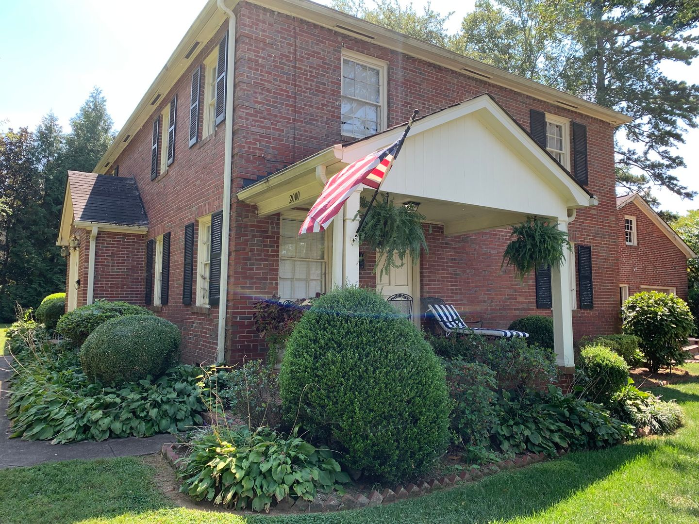 Charlotte House: 2000 Queens Road West