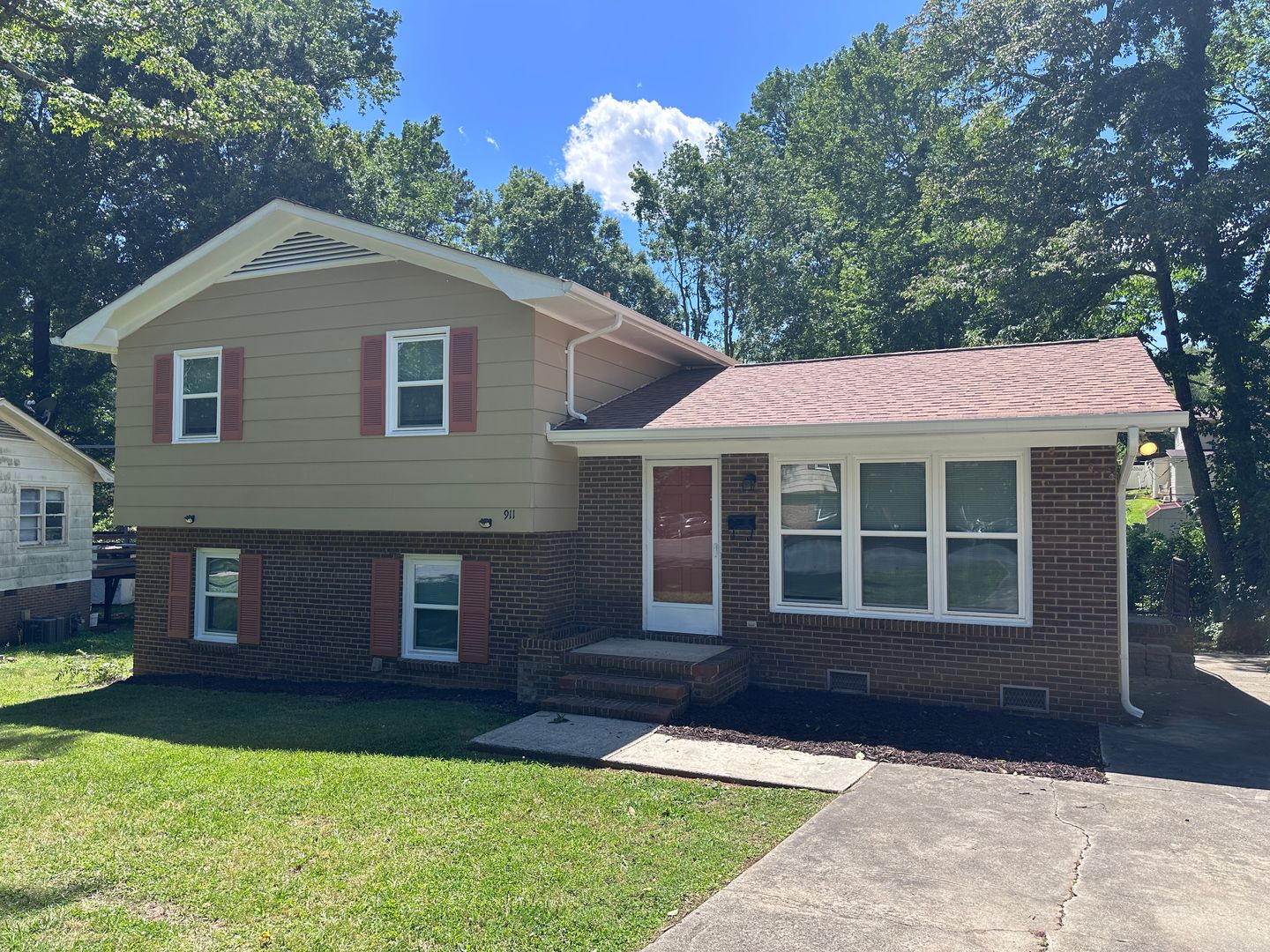 Charlotte House: 911 Bannister Place
