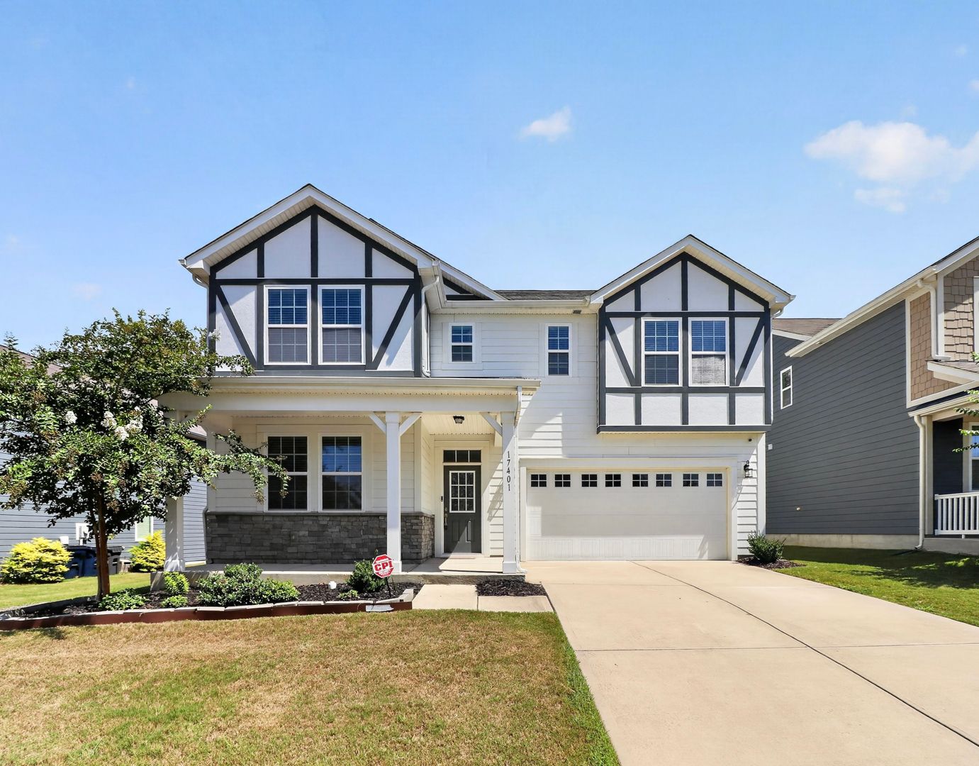 Huntersville House: 17401 Carolina Hickory Drive