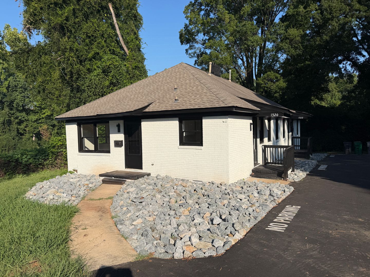 Charlotte House: 1520 Effingham Road