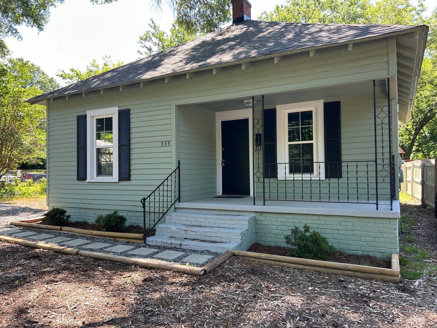 Mooresville House: 335 Patterson Avenue