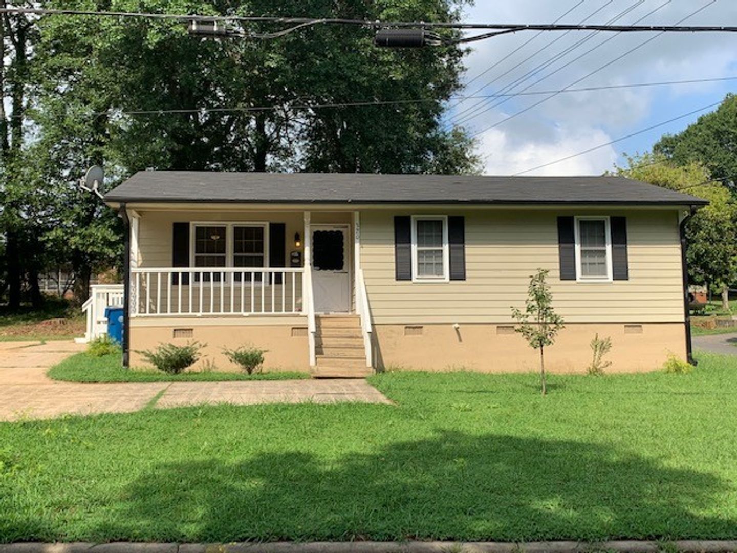 Mount Holly House: 320 South Hawthorne Street