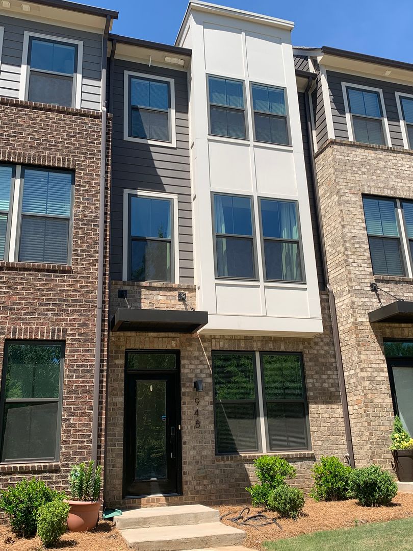 Charlotte Townhome: 948 Broad River Lane