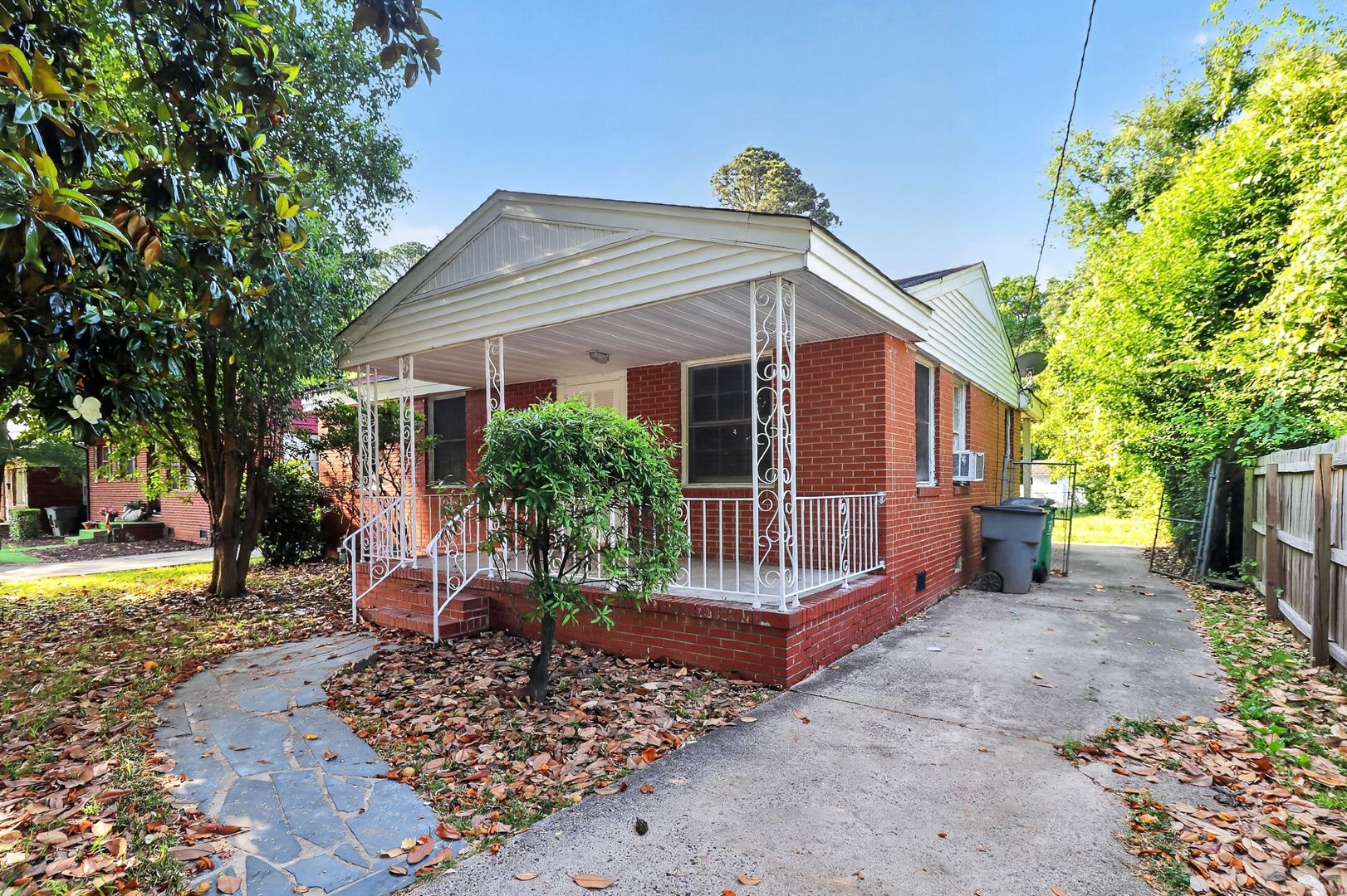 Charlotte House: 1813 Lasalle Street