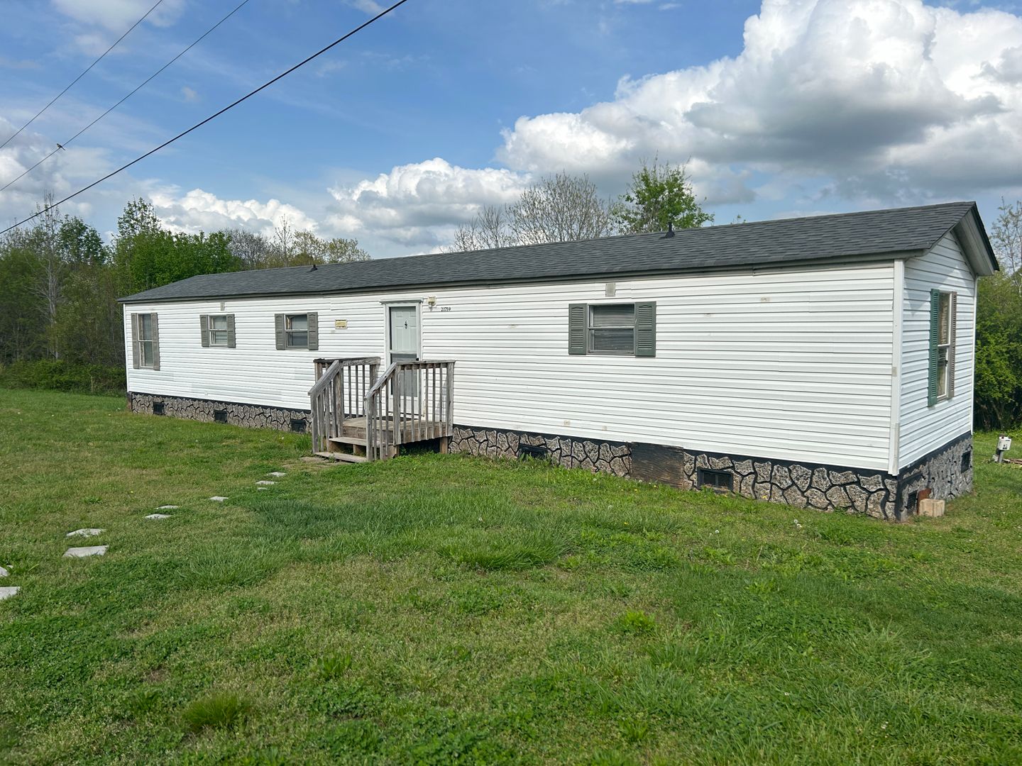 Locust House: 21759 Landwood Trail