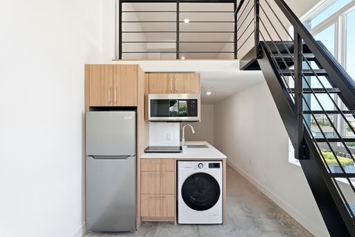 Brand New Studio Loft Just Over the Bridge from the Arts District! – photo 1