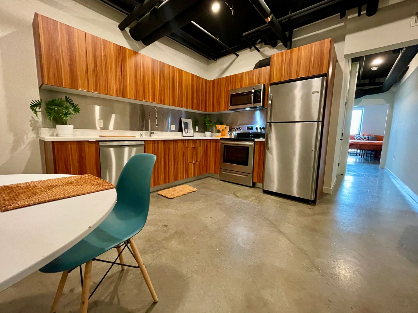 Los Angeles Apartment: 2020 Barranca Street