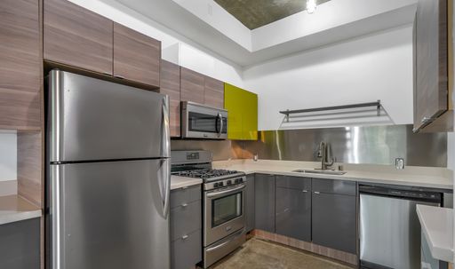 Spacious Industrial Style Studio – photo 1