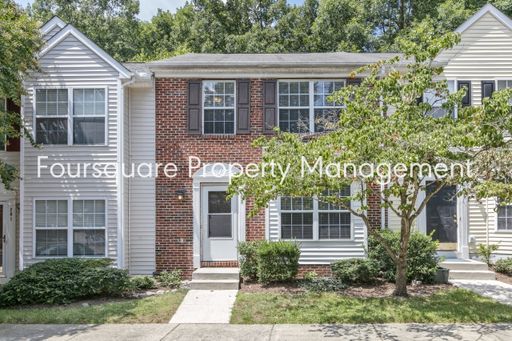 Inviting 3-Bed / 2.5-Bath Cary Townhome with Fireplace, Washer & Dryer & Private Fenced Patio, Near Downtown Cary – photo 1