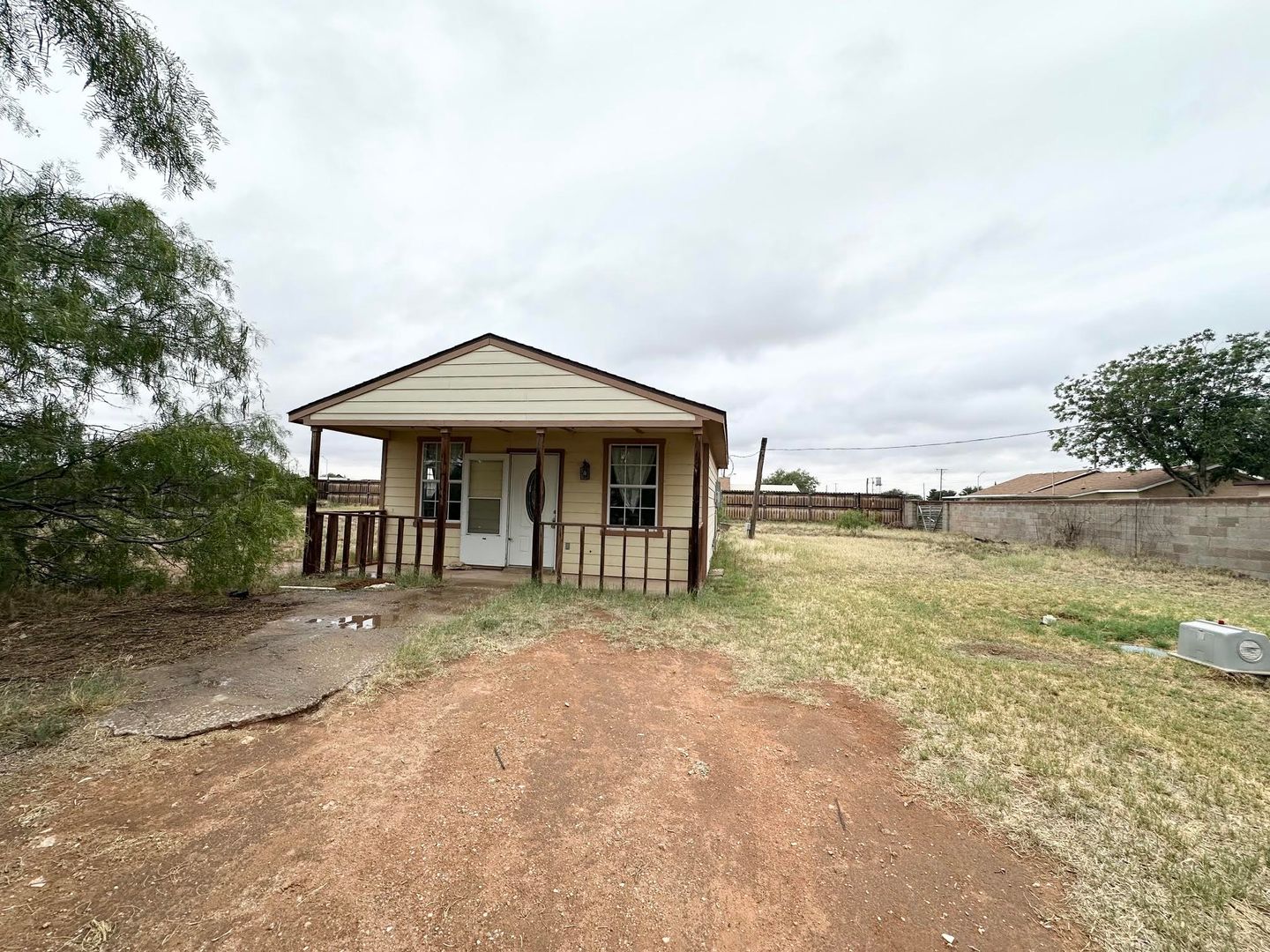 Midland House: 4503 Princeton Ave. B