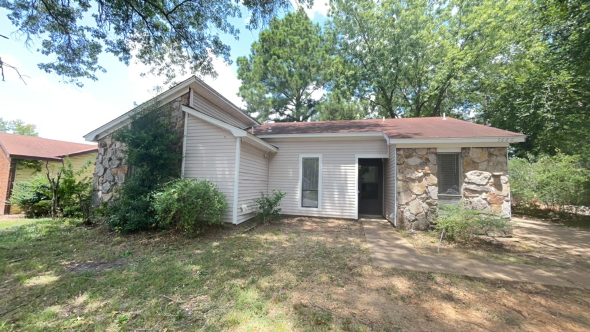 Memphis House: 5640 Pathway Circle