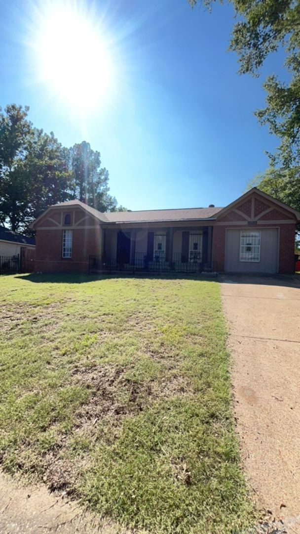 memphis House: 4981 Scenicwood Cove