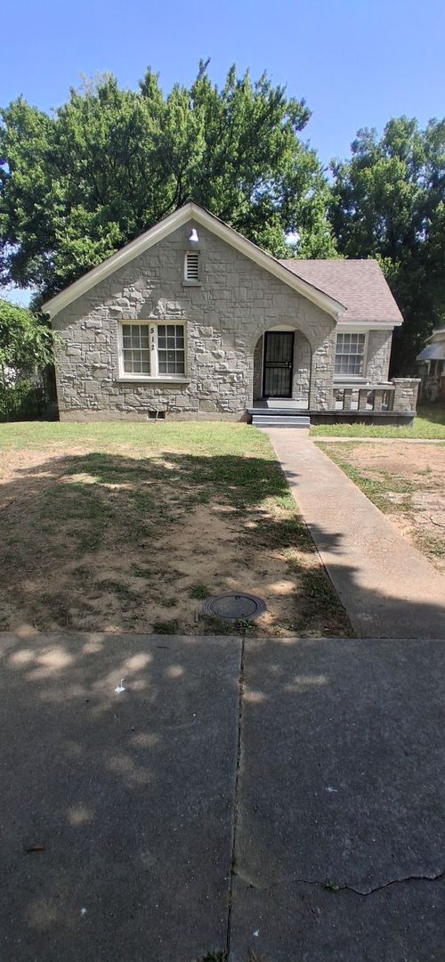 Memphis House: 512 S Parkway