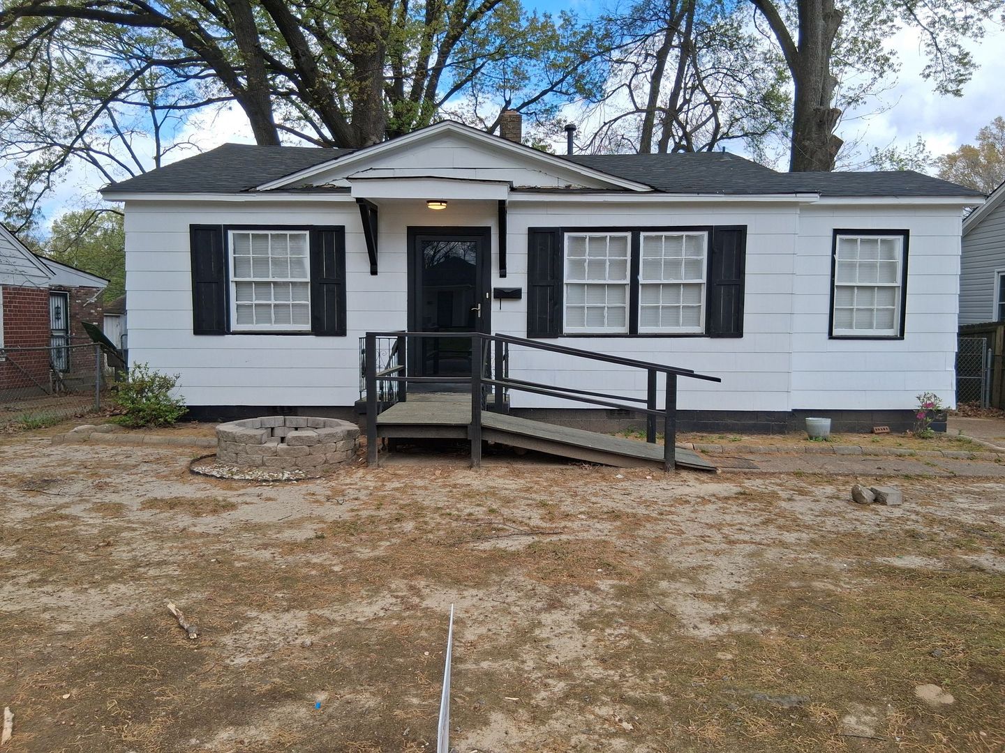Memphis House: 2620 Dunn Avenue
