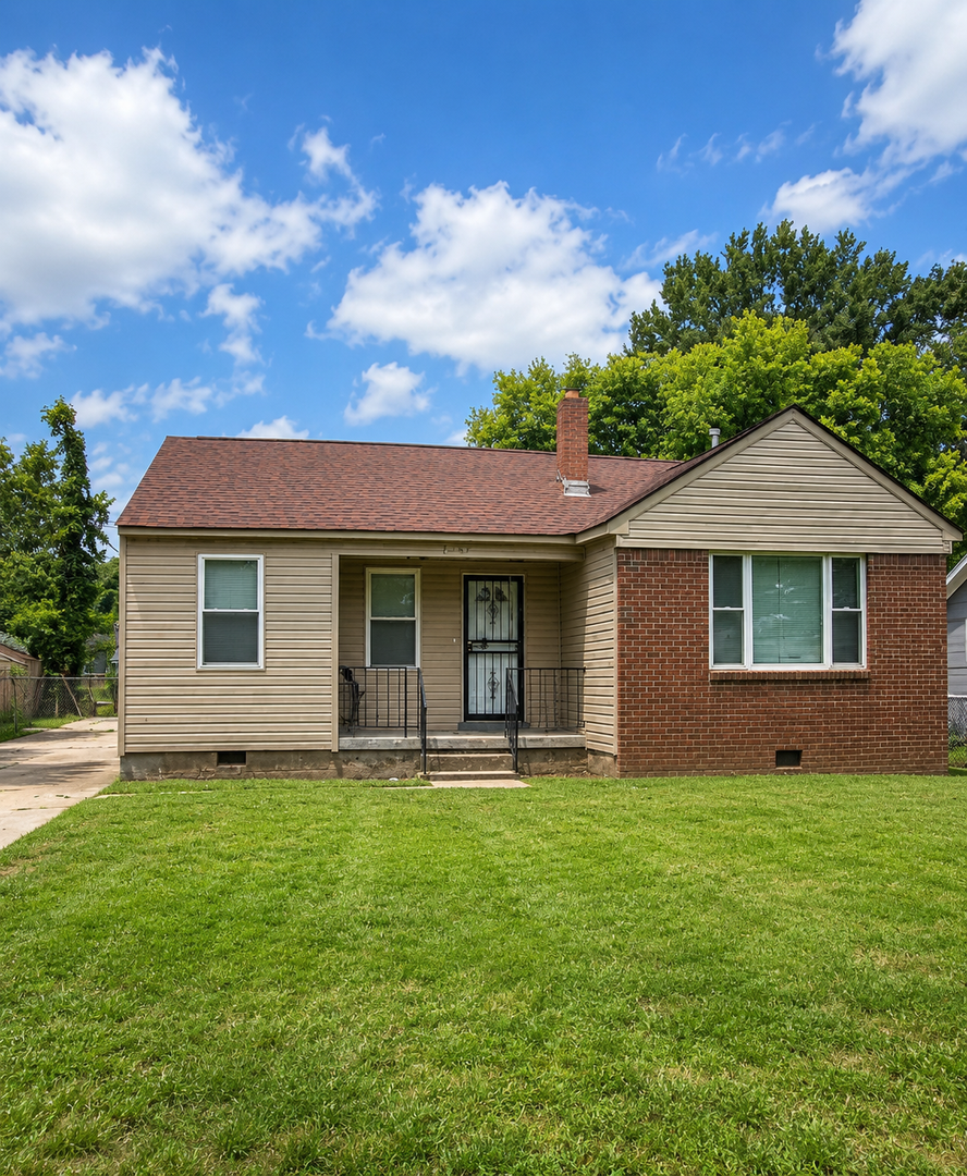Memphis House: 1947 N Clovia Lane