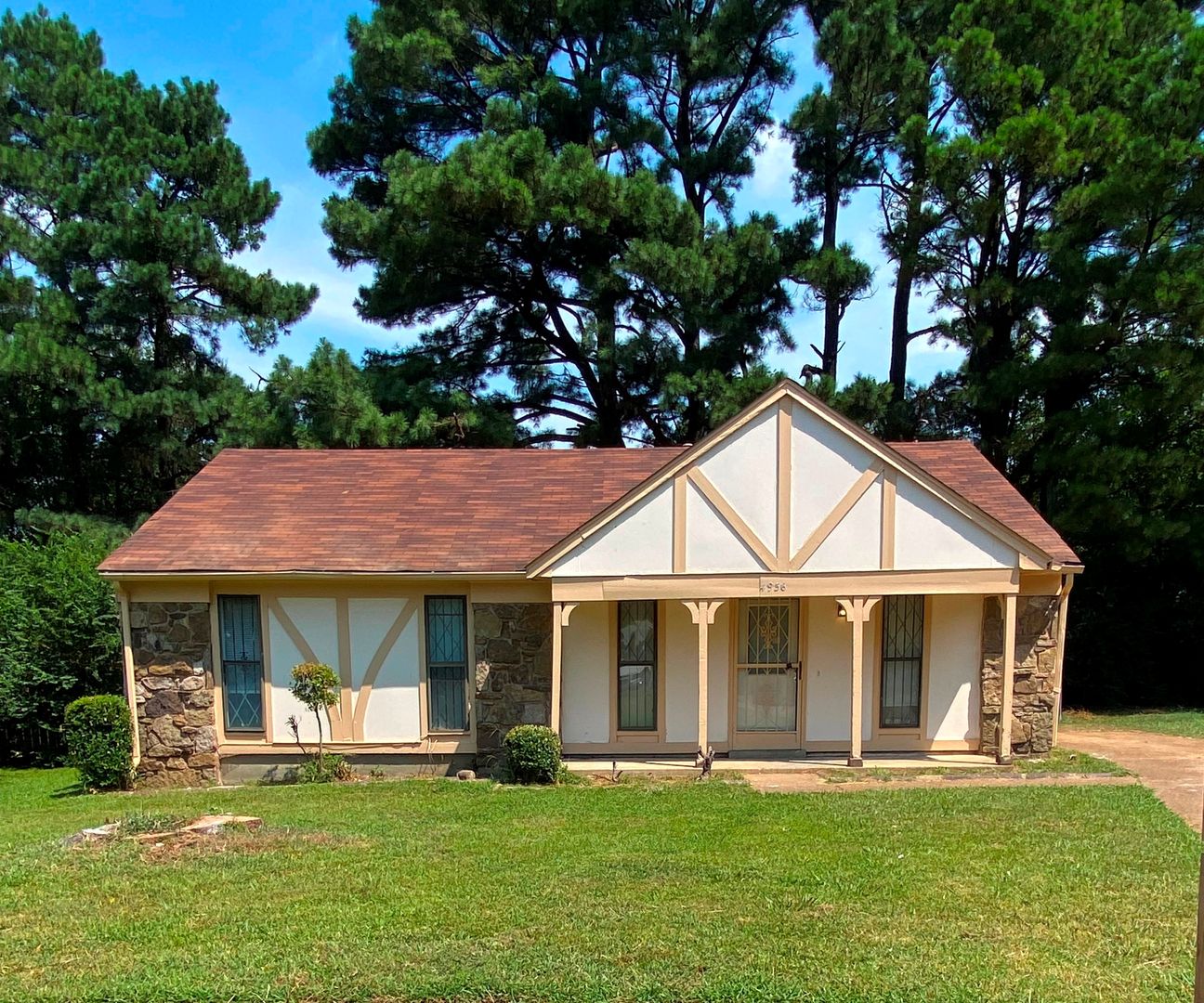 Memphis House: 4956 Lazybrook Cove