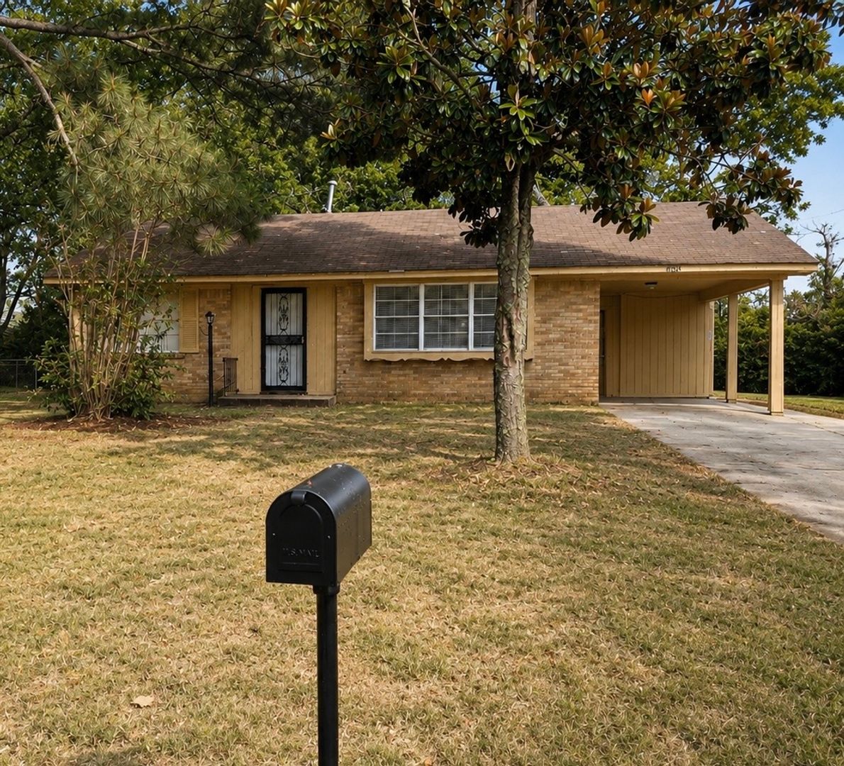 Memphis House: 4932 Leonard Rd