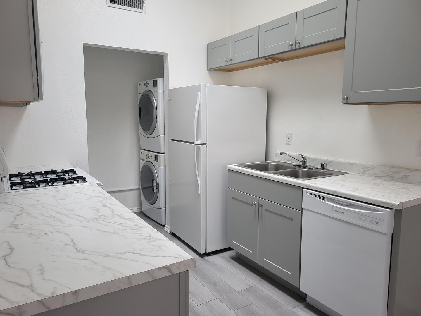 Desert Hot Springs Apartment: 12770 Maui Way