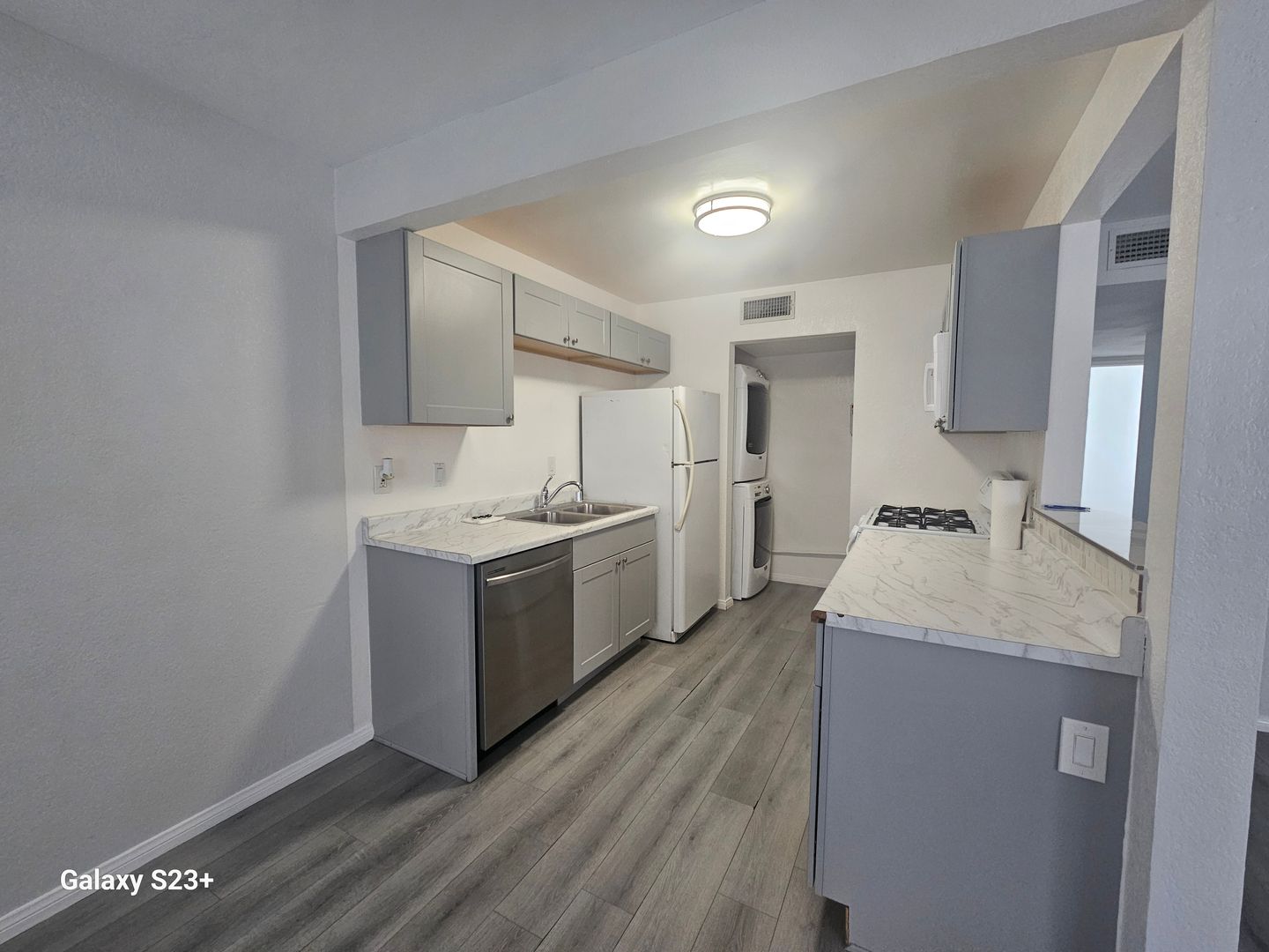 Desert Hot Springs Apartment: 12770 Maui Way