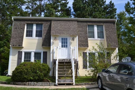 2 BR duplex available! – photo 1