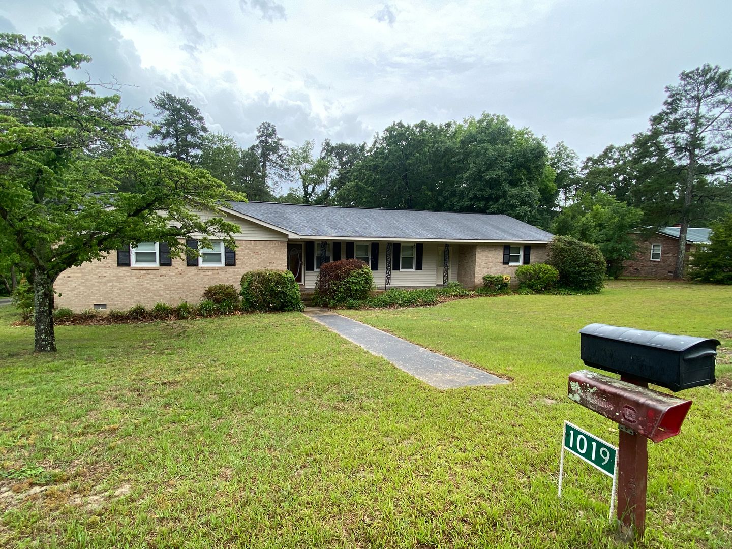 Elgin House: 1019 Dogwood Avenue