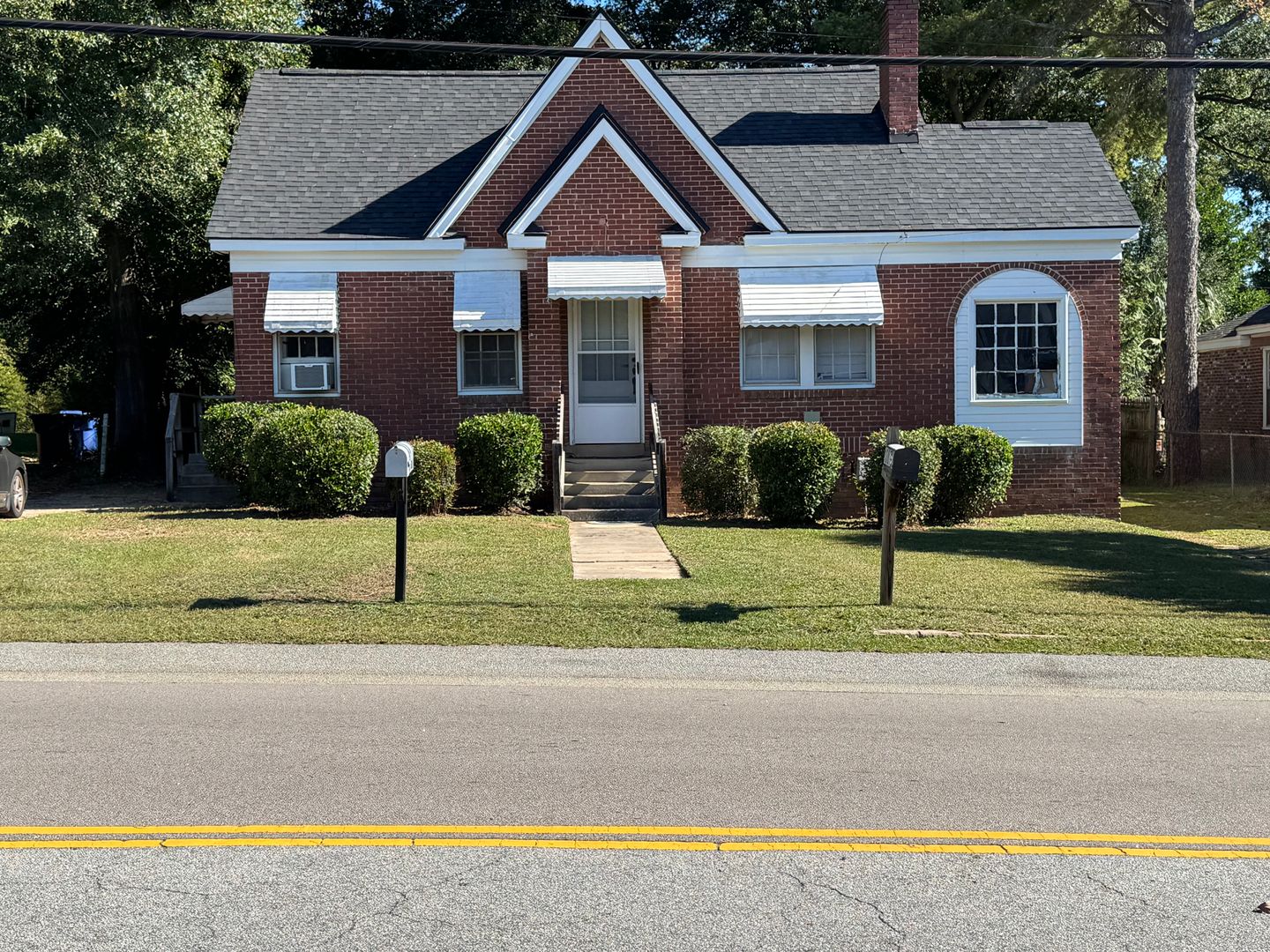 Columbia House: 1307-1 Lorick Avenue