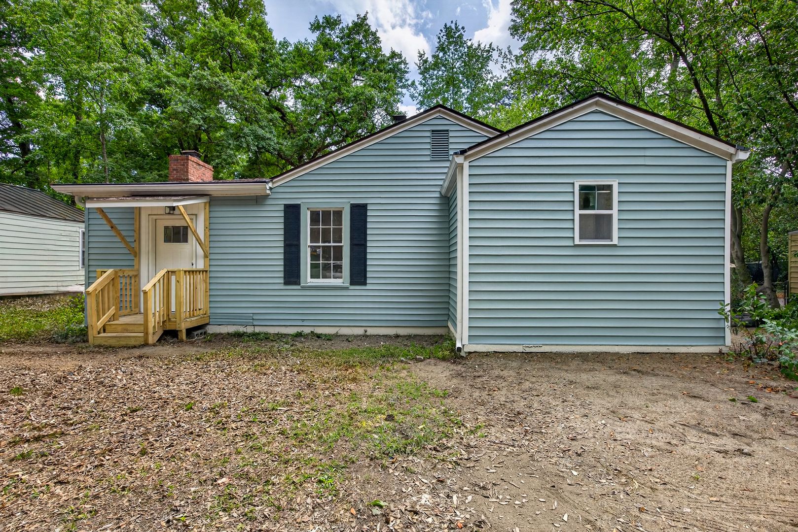Columbia House: 2218 Holt Drive