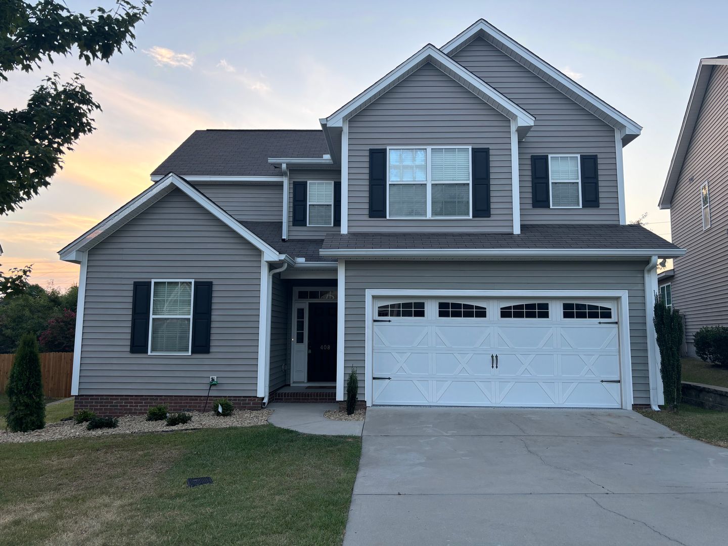 Columbia House: 408 Abe Circle