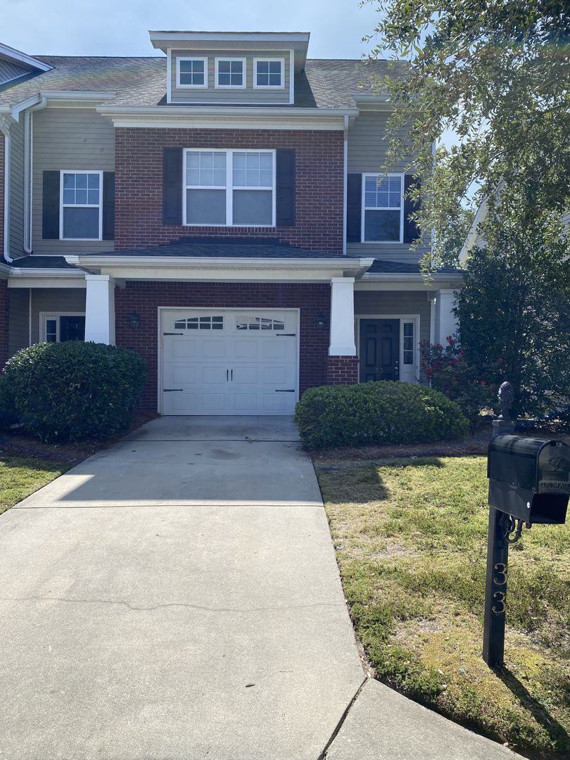 Columbia Townhome: 33 Braiden Manor Road