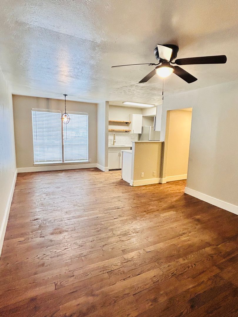 Dallas Apartment: 2211 S. Vernon Ave