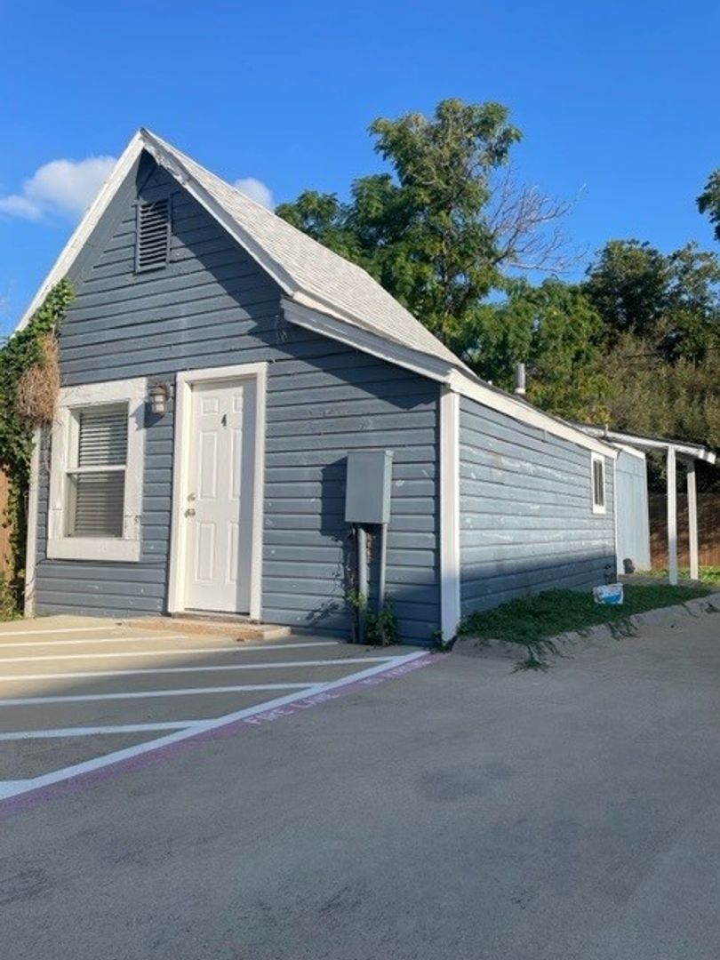 Dallas Apartment: 4522 Gaston Avenue