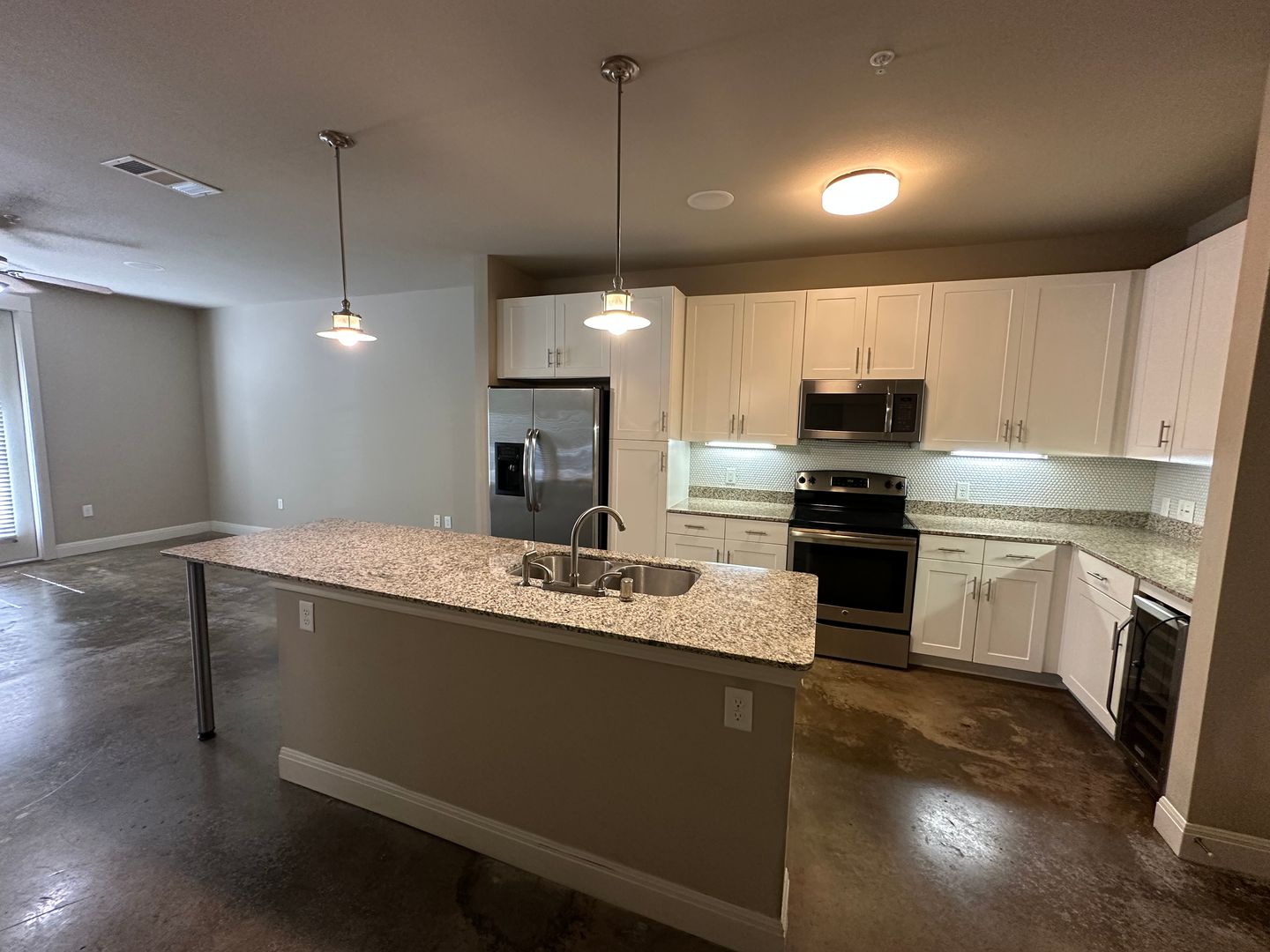 Dallas Apartment: 801 & 908 N Bishop Ave