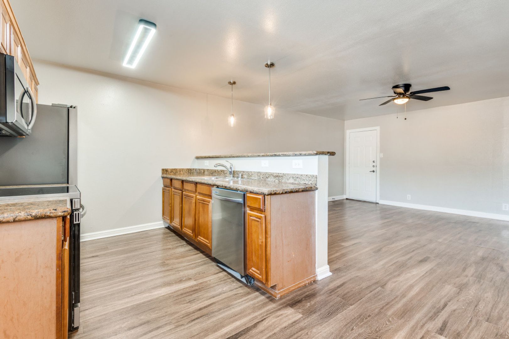 Dallas Apartment: 4915 Reiger Ave