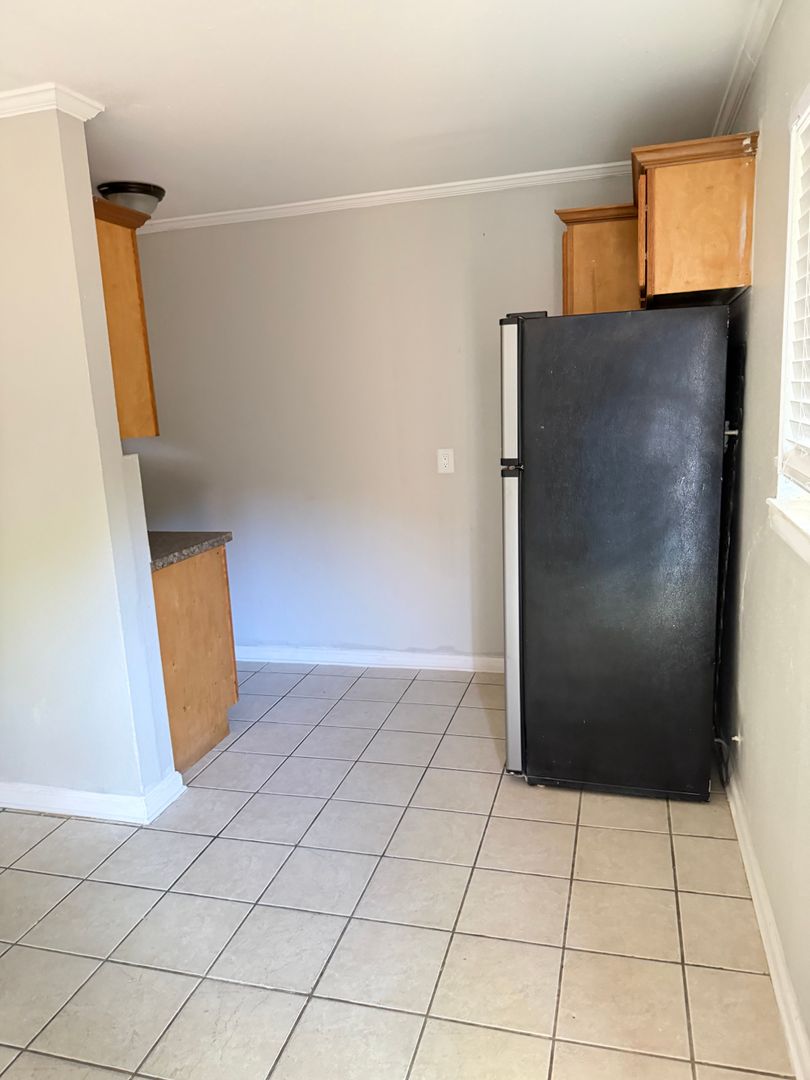 Arlington Apartment: 1505 W Lovers Ln