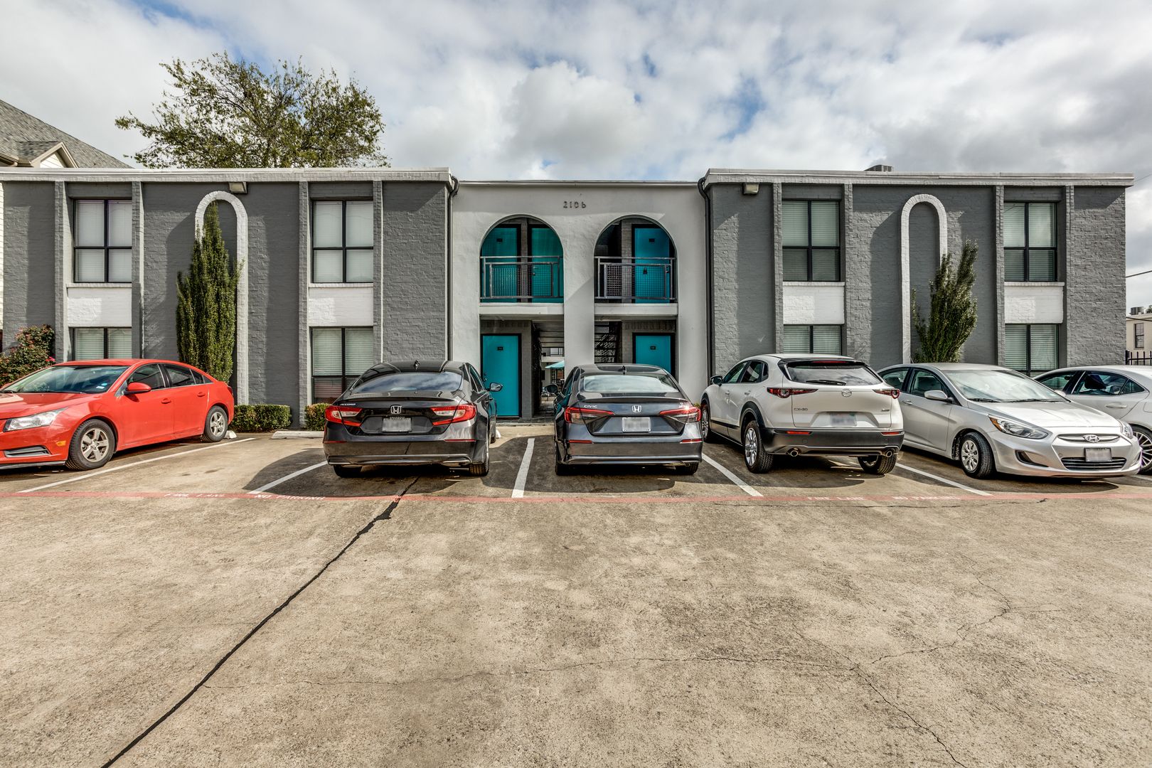 Dallas Apartment: 2106 Bennett Avenue