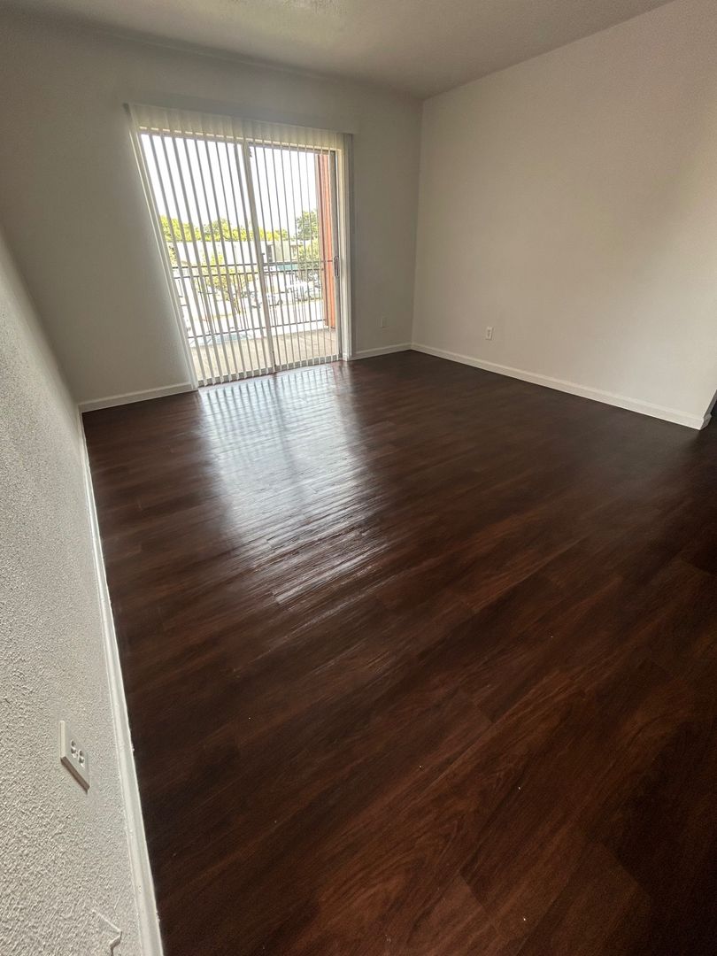 Duncanville Apartment: 400 N Merrill Ave